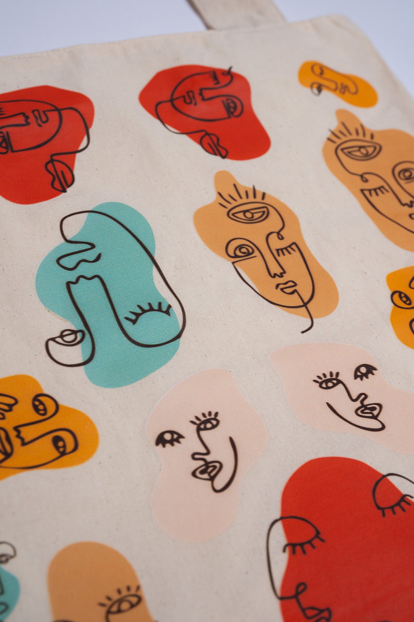 Tote Bag práctico y moderno – Espacioso, resistente y con estilo para cualquier ocasión REF: 8011