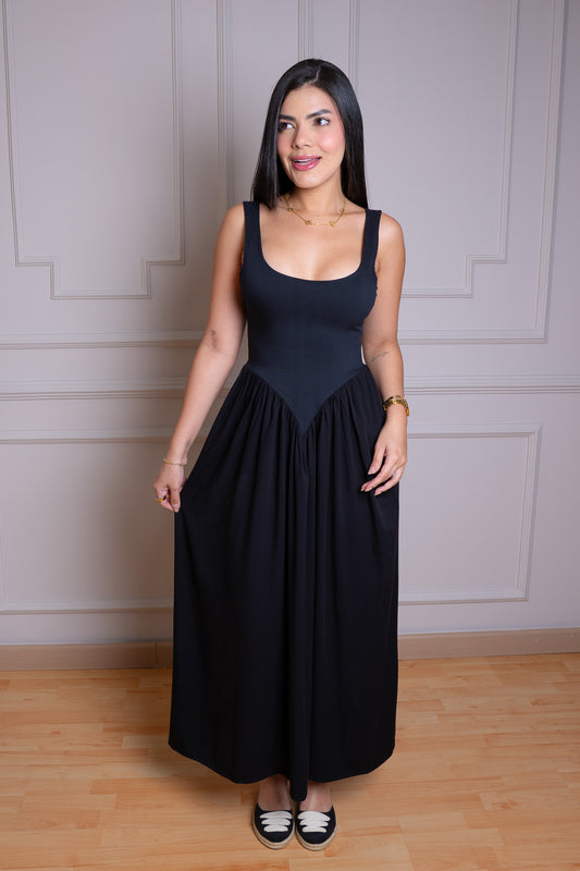 Vestido Negro Escote Redondo – Ideal para Toda Ocasión
