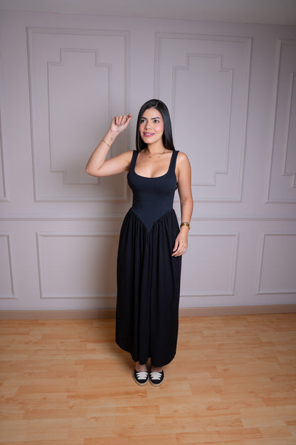 Vestido Negro Escote Redondo – Ideal para Toda Ocasión