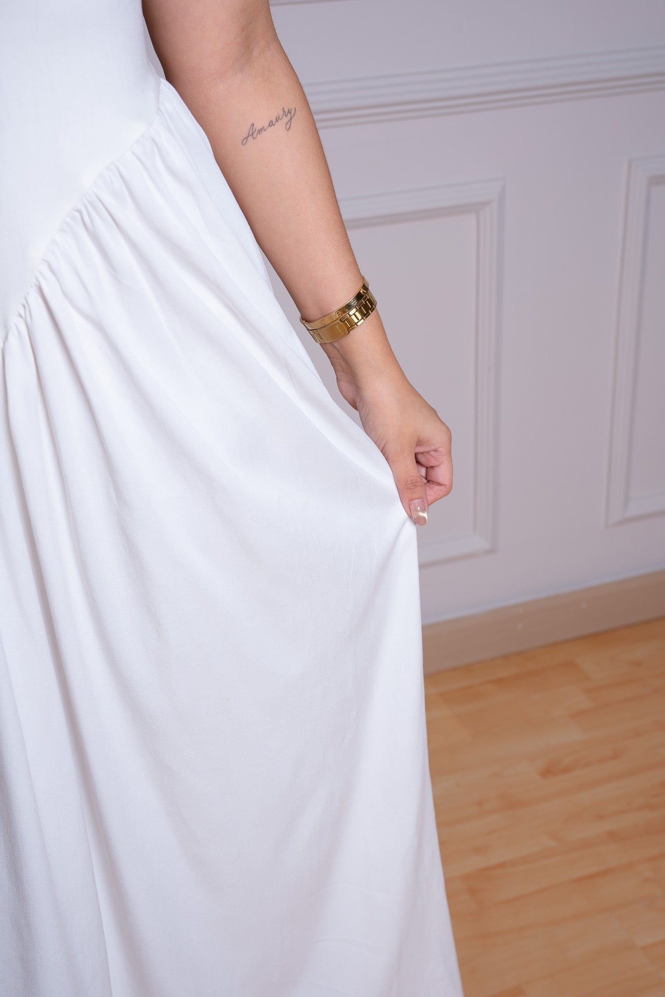 Vestido Blanco Escote Redondo – Ideal para Toda Ocasión